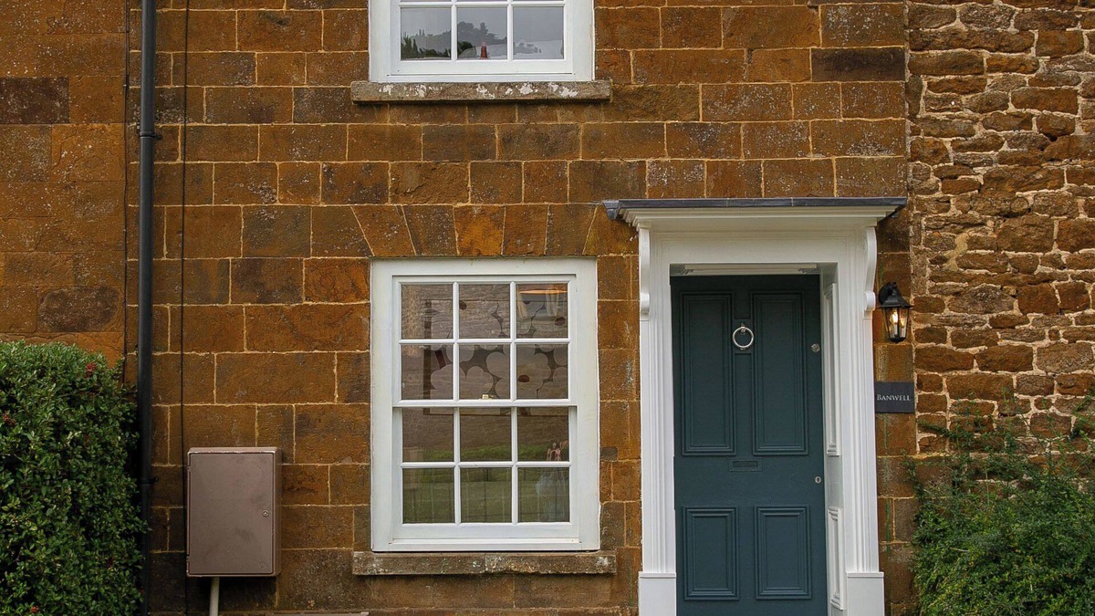 Adderbury Cottage | Banwell-luxury 4 bedroom cottage in Oxfordshire: families, groups, pets, wi-fi