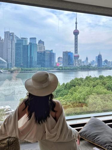 The North Bund Hotel | Banyantree Shanghai On the Bund - Tales rooftop bar boasts a jaw-dropping panoramic vista