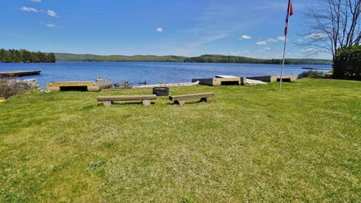 Hastings Highlands Cottage | Baptiste Lakehouse - A Lakefront Paradise!