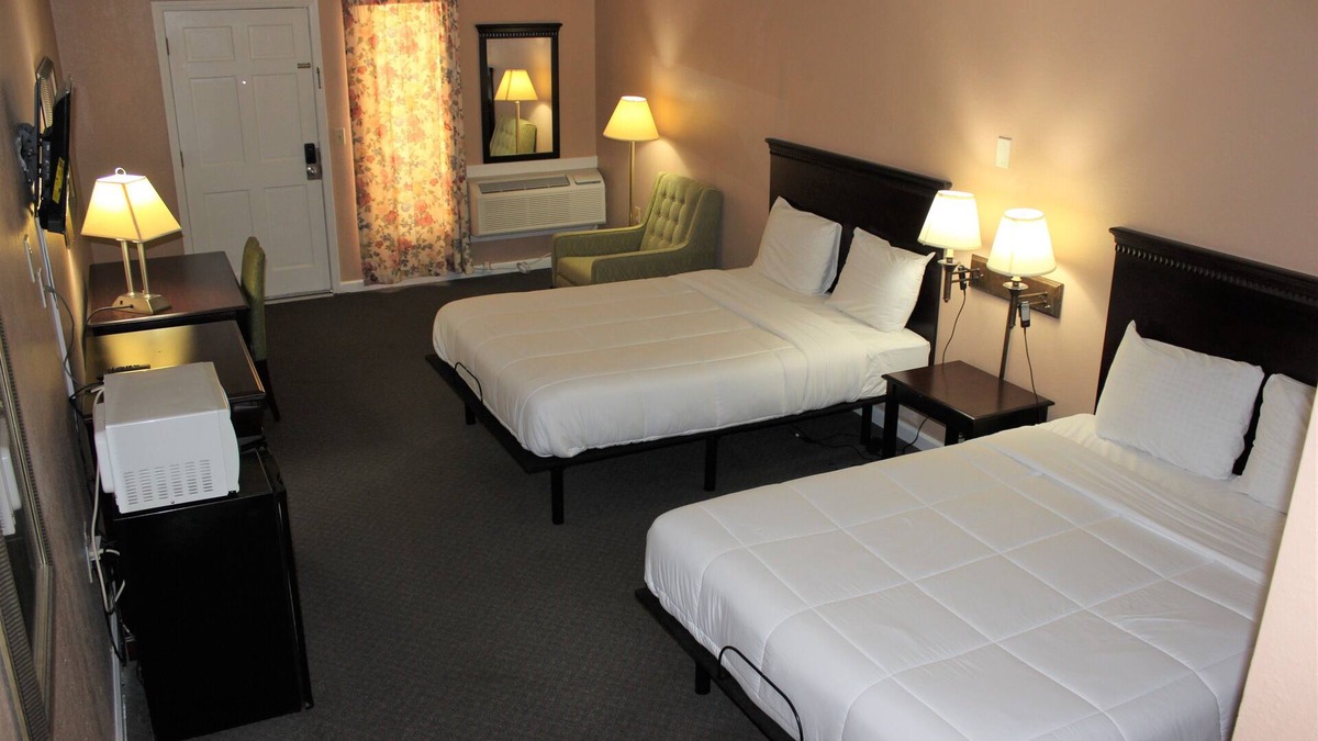 McCormick Hotel | Bar-Mel Inn