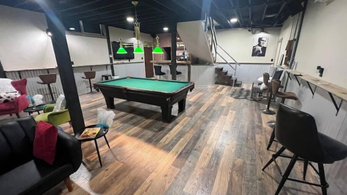 Redmond House | Bar, pool table, dart board and 2 bedrooms, what else do you need?
