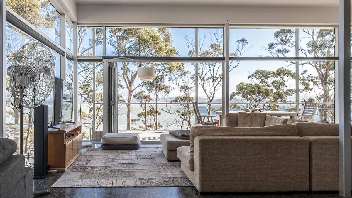 Sandford House | Baragoola Retreat - Luxury Waterfront Property in the Southern Tasmanian Bush