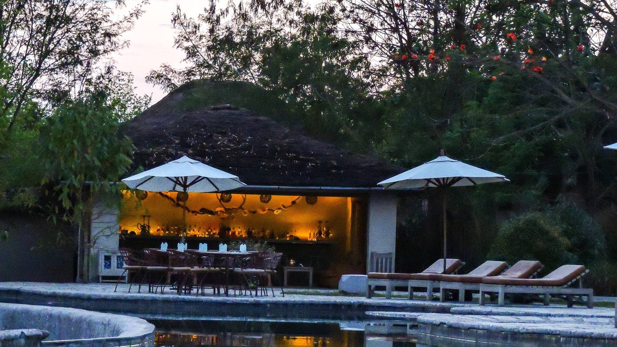 Meghauli Hotel | Barahi Jungle Lodge