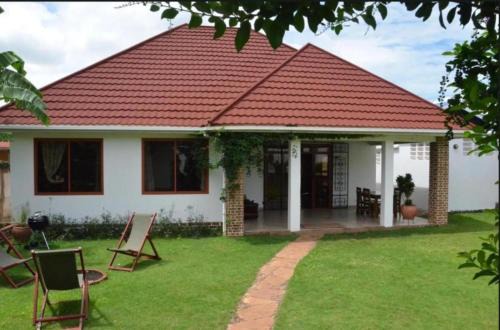 Moshi Bed & Breakfast | Barazani Garden House
