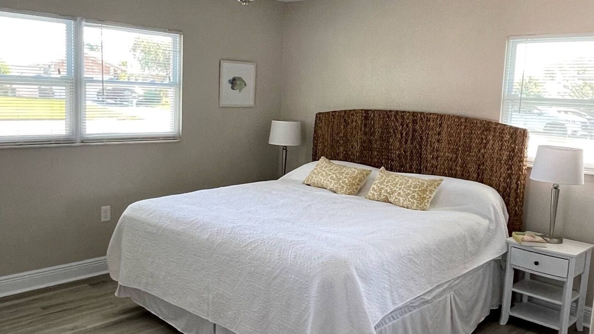 Flor-a-mar House | Barb’s Bungalow! Lakefront with golf cart