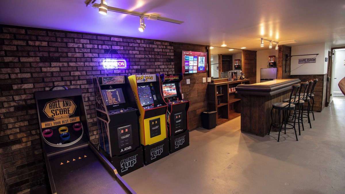 Warren House | Barcade and rope swing bar, 5 minutes from The Avalon Grand Resort and Golf!