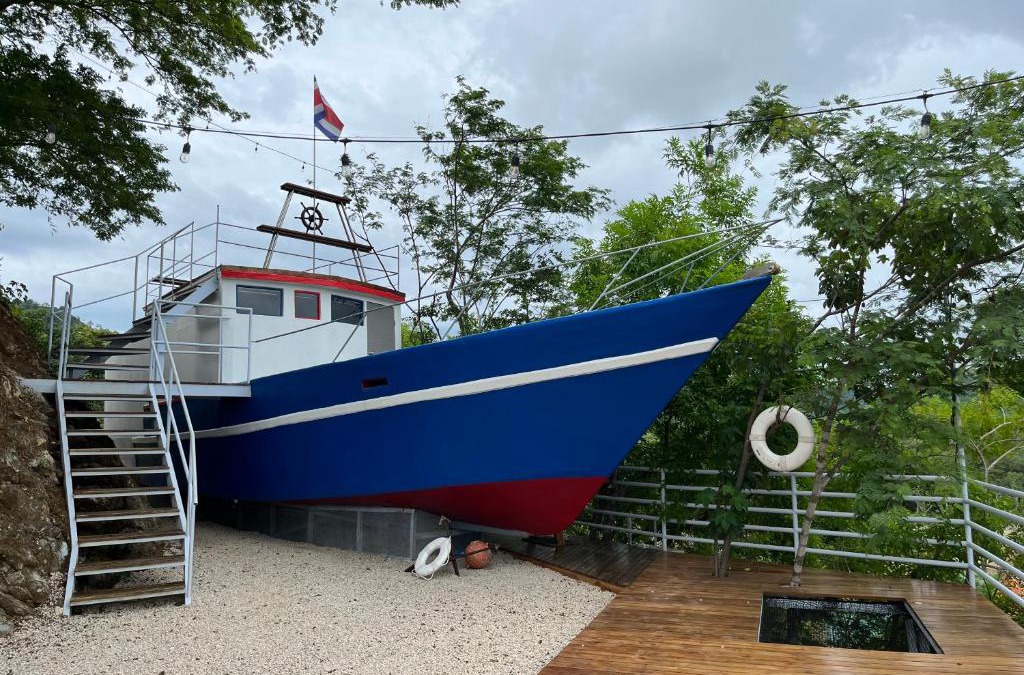 Rio Seco Boat Rental | Barcaza a 2km de Playa Potrero