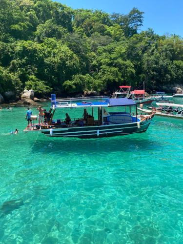 Mambucaba Boat Rental | Barco Ilha dos Cocos passeios e pesca esportiva em Paraty