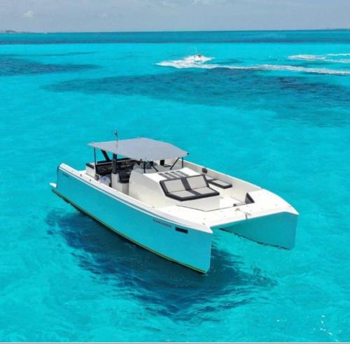 Downtown Cancun Boat Rental | Barco privado de lujo para tu familia y amigos en Cancun-isla mujeres