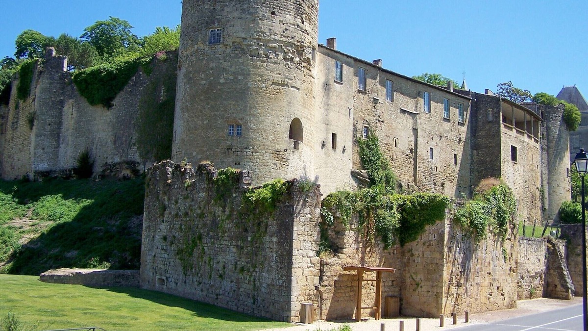 Landerrouet-Sur-Segur House | Bards - Bed and Breakfast with swimming pool