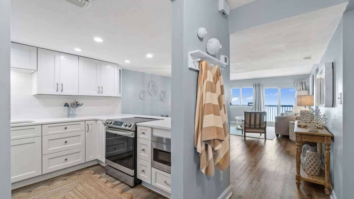 Sunnyside Apartment | Barefoot Bungalow Beachfront