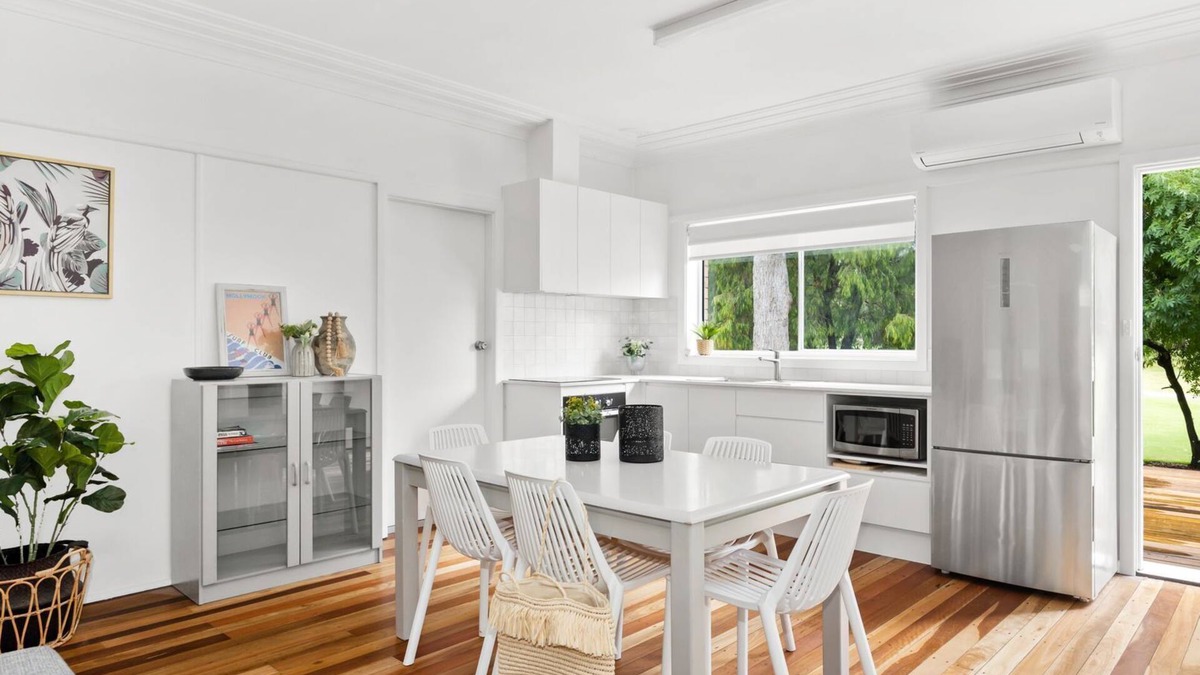 Mollymook Beach House | Barefoot Bungalow - A perfect blend of leisure and comfort right next to the Golf Course