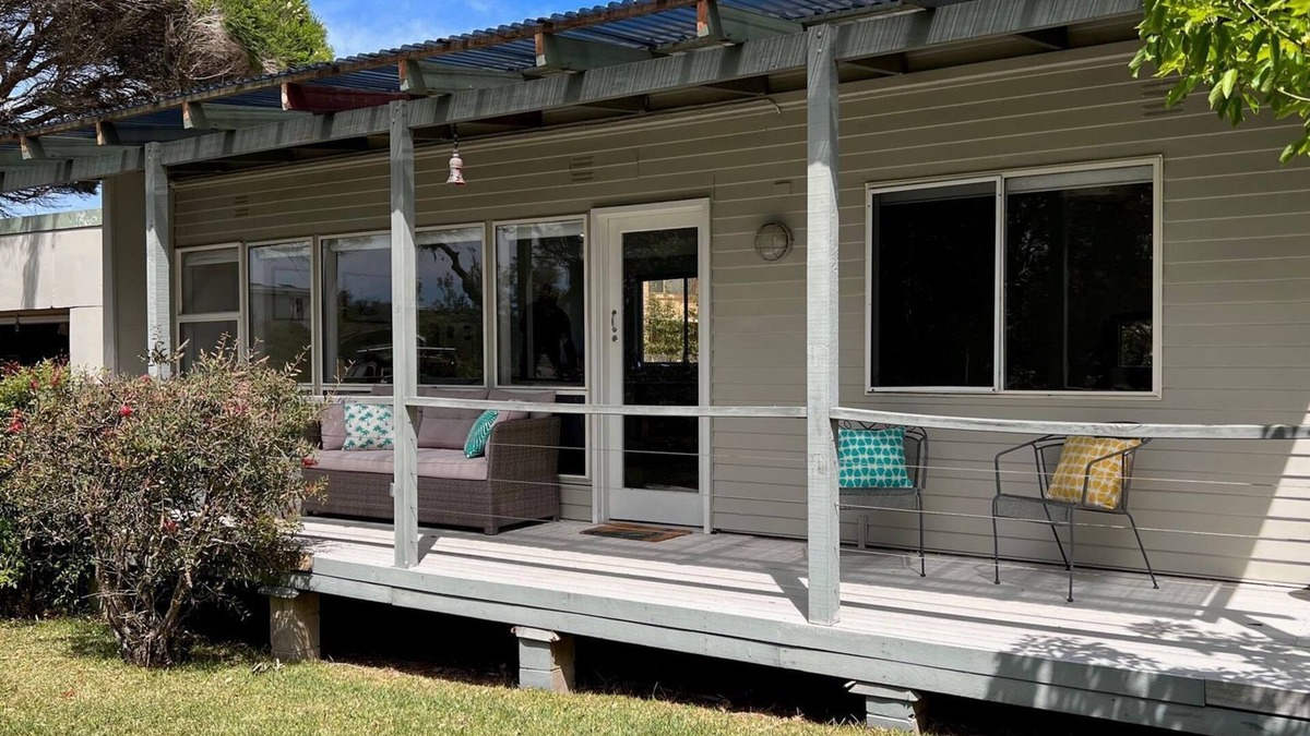 Tomakin House | Barefoot Bungalow - beach cottage