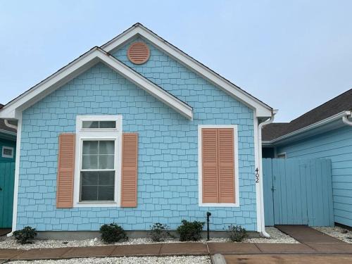 Corpus Christi Villa | Barefoot Bungalow - Pet Friendly- 2 Bdrm Townhome