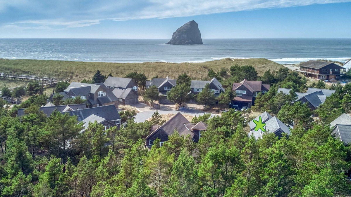 Shorepine Village House | Barefoot Bungalow-Beautiful Home*Fireplace*Deck*BBQ*Open Floor Plan*Close Beach