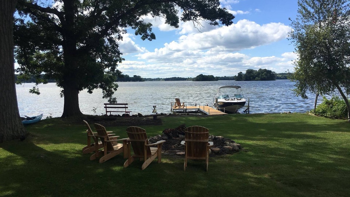 Woodland Cottage | 'Barefoot' Lake House–Play, Rest & Relax