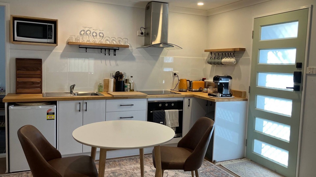 Shoalhaven Heads Apartment | Barefoot Studio At The Heads. Pet Friendly
