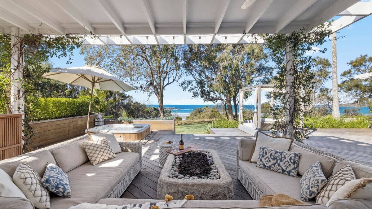 Safety Beach House | Barellen Beach House - Luxury Beachfront Oceanview