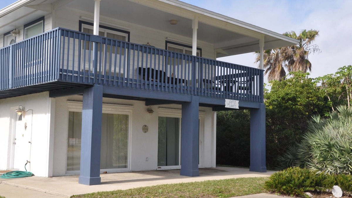 Bethune Beach House | Bargain Beach 4-Bedroom with Pool Table