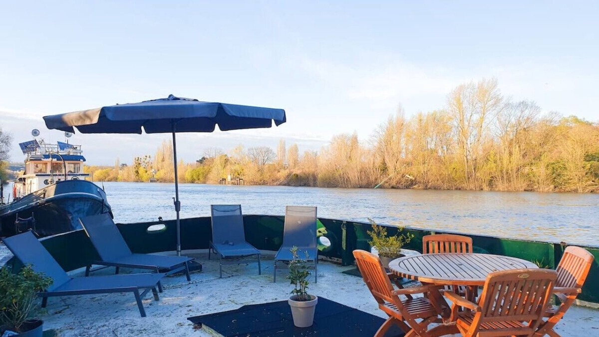 Le Port-Marly Boat Rental | Barge 120 m2 on the banks of the Seine, quiet and green