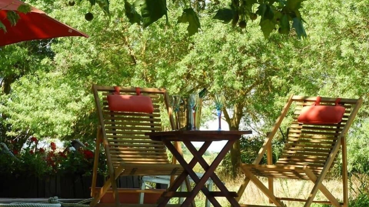 Portiragnes Boat Rental | Barge Beatrice cruises on the Canal du Midi