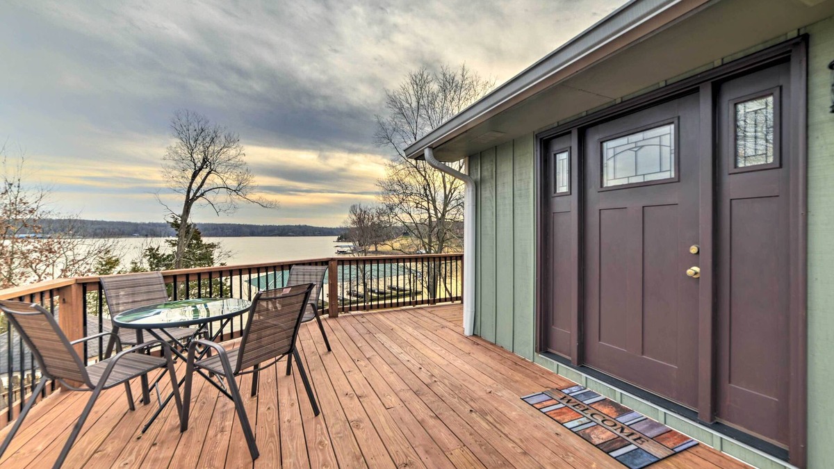Eddyville House | Barkley Breeze, Waterfront, Private Dock, & Kayaks!