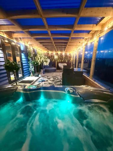 Cronberry Cabin | Barlosh Luxury Tpod PiperHill pool table, hot tub, 2 indoor outdoor terraces, BBQ, Firepit, lots of extras