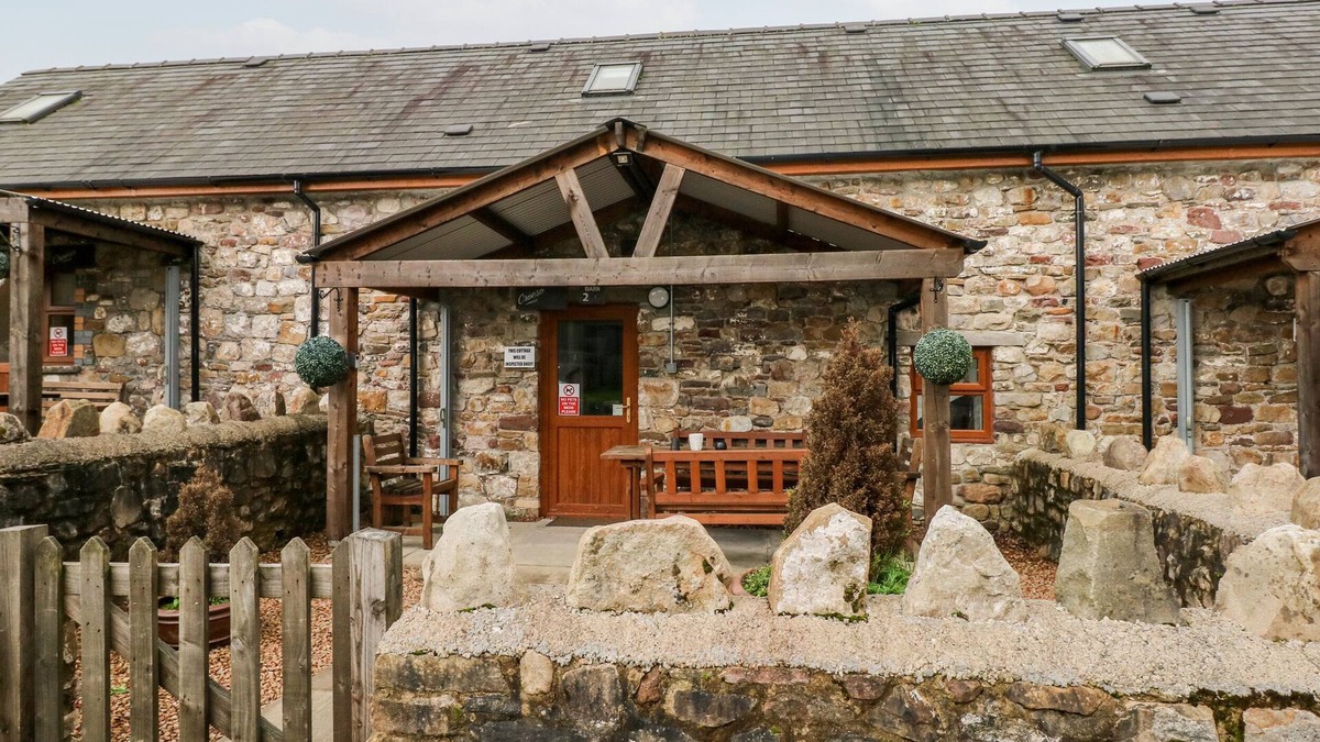 Margam Cottage | BARN 2, pet friendly, with a garden in Ystradgynlais