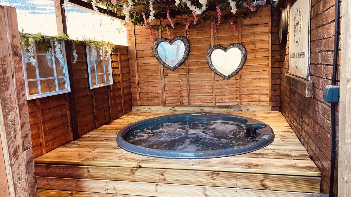 King's Bromley House | Barn Conversion - Commutable to lots of attractions, family & pet-friendly.
