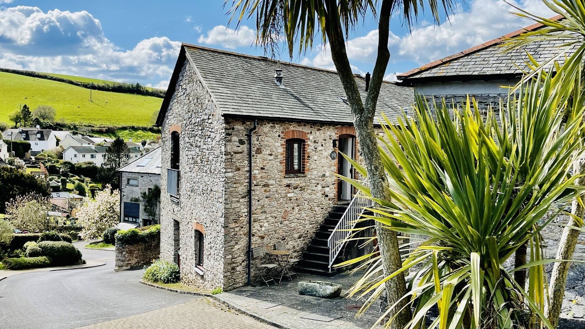 Dittisham Cottage | Barn conversion with character and charm