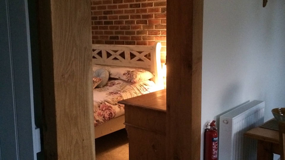 Alderholt Cottage | BARN COTTAGE. Delightful luxury rustic barn conversion nr New Forest/south coast