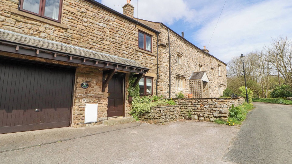 Leck Cottage | BARN COTTAGE, pet friendly, character holiday cottage in Ingleton