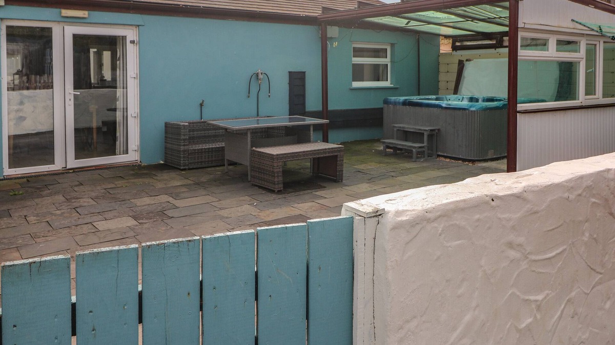 Llanybri Cottage | BARN COTTAGE, pet friendly, with hot tub in Laugharne