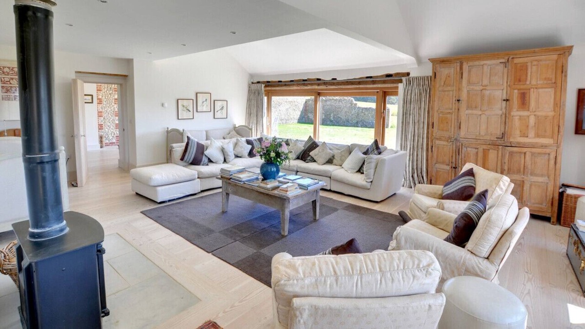 Cley next the Sea House | Barn Drift - Eight Bedroom House, Sleeps 16