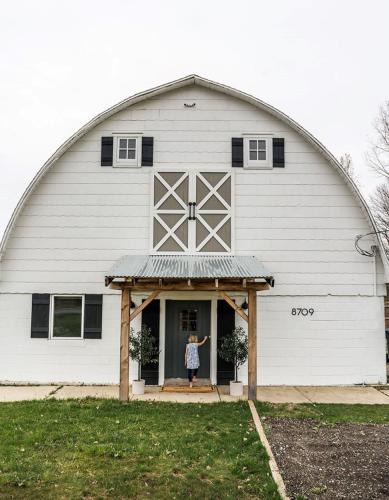 Three Oaks House | Barn of Three Oaks near Lake Michigan and Journeyman