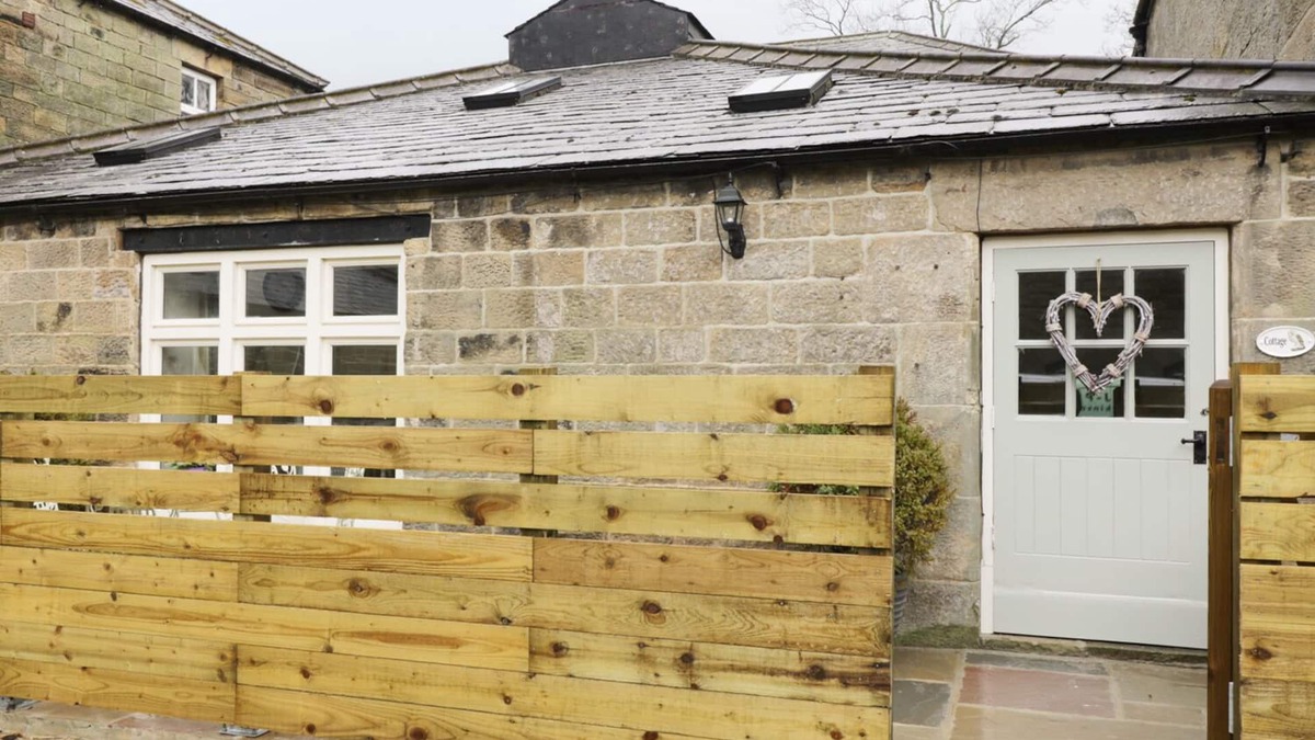 Bewerley Cottage | BARN OWL COTTAGE, pet friendly, with a garden in Pateley Bridge