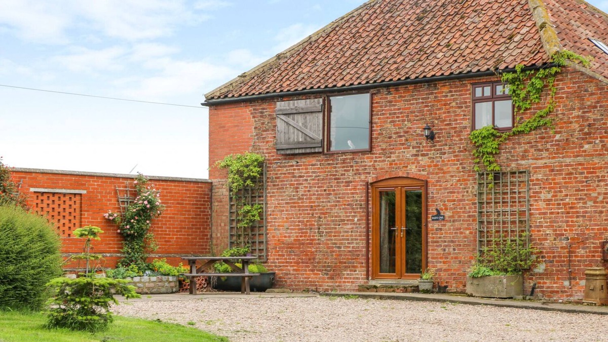 Louth Cottage | BARN OWL, pet friendly, character holiday cottage in Louth