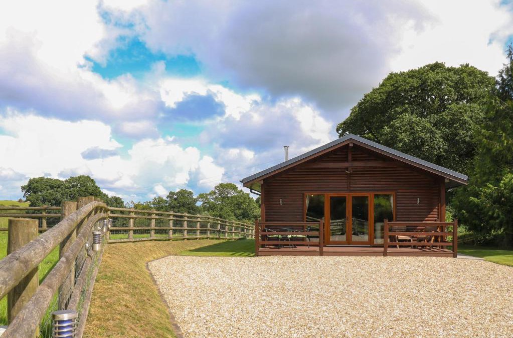 Crediton House | Barn Shelley Lodge