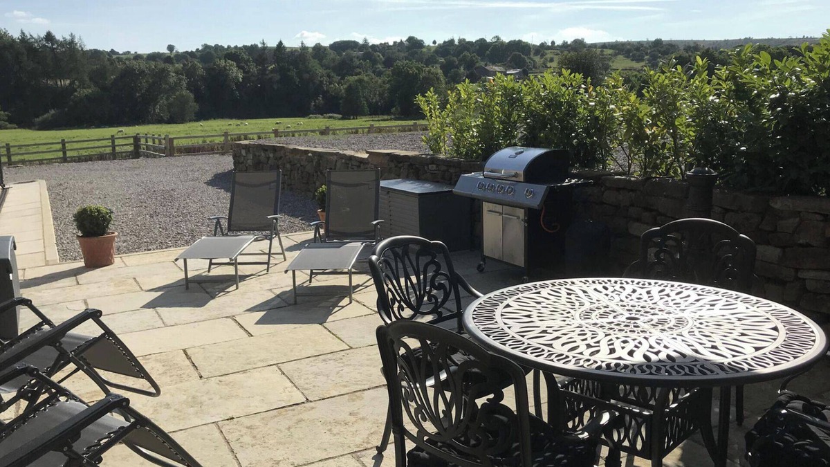 Winkhill House | Barn - Sleeps 4 - Pet friendly - Garden
