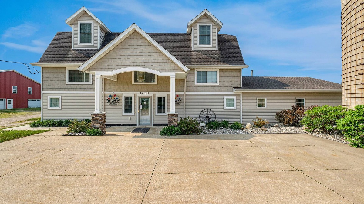 Byron Center House | Barn Swallow – Spacious, Private First Floor in a Historic Dairy Barn