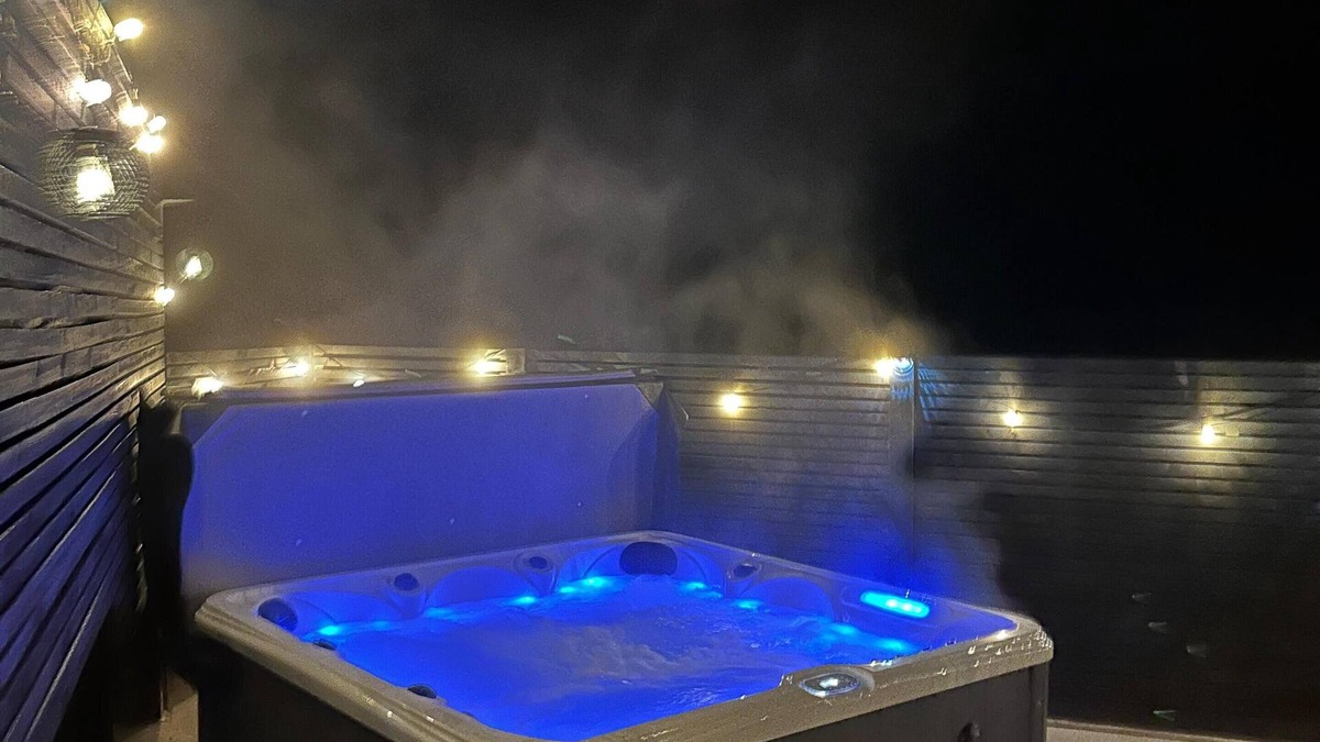 Abercwmboi House | Barn with hot tub - Near Brecon, Zip World & Cardiff