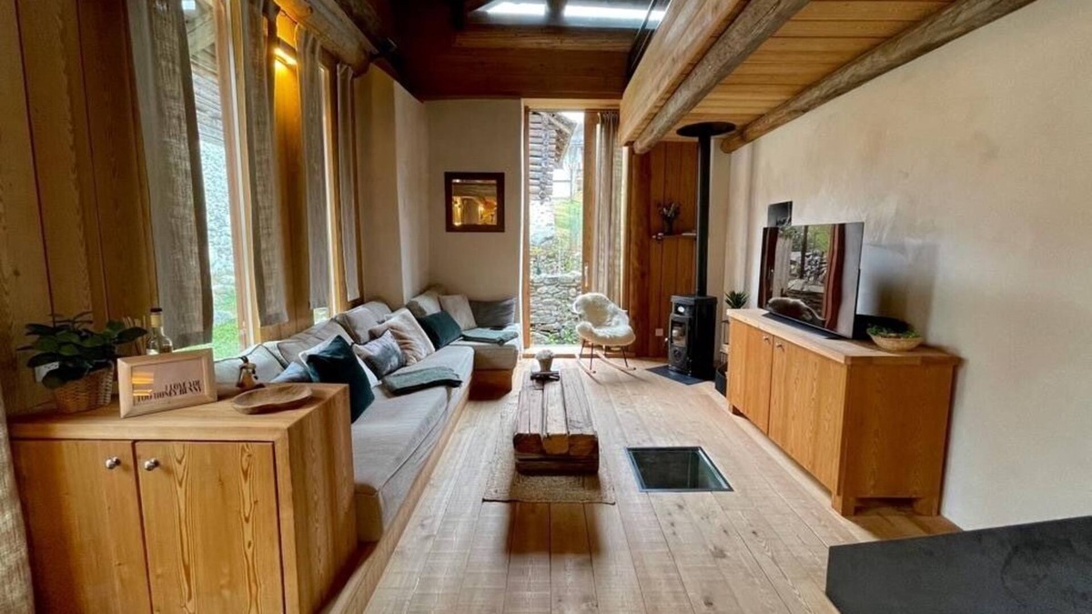Bregaglia House | Barn1686 is located in the quiet village of Borgonovo, surrounded by nature and