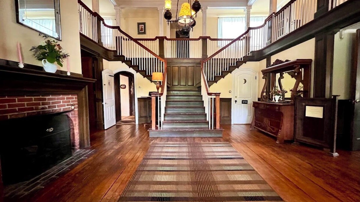 Blue Hill Hotel | Barncastle Inn & Restaurant