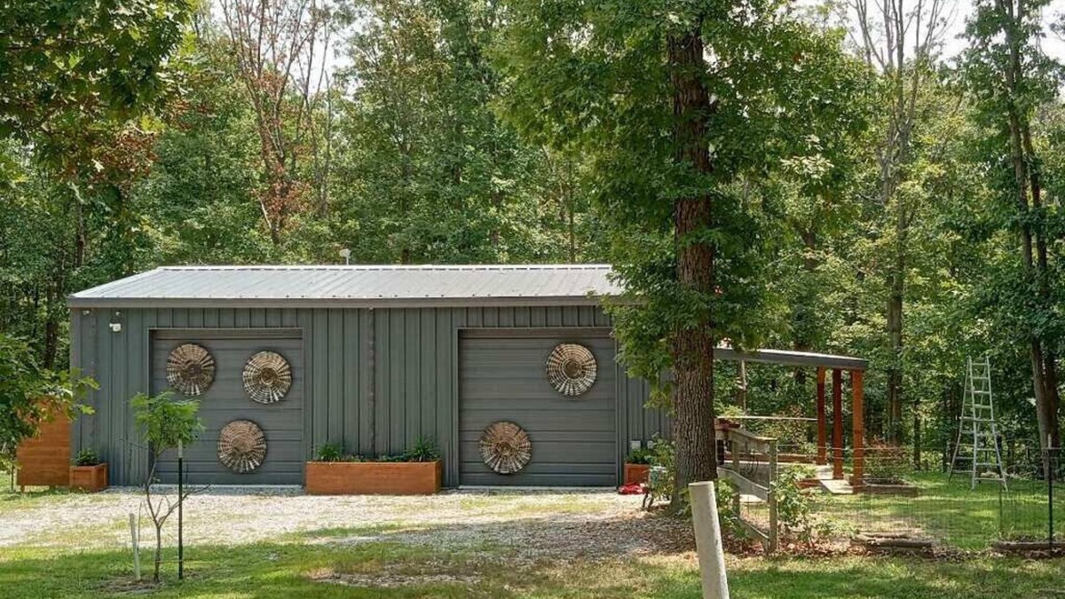 Maysville House | Barndominium On Private 6 Wooded Acres Near Bentonville–RV Hookup
