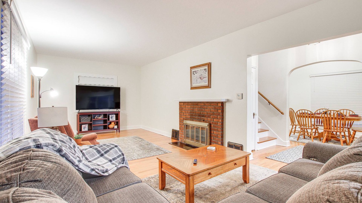 Mahaska County House | Barnes City House ~ 3 Mi to Hunting & Fishing!
