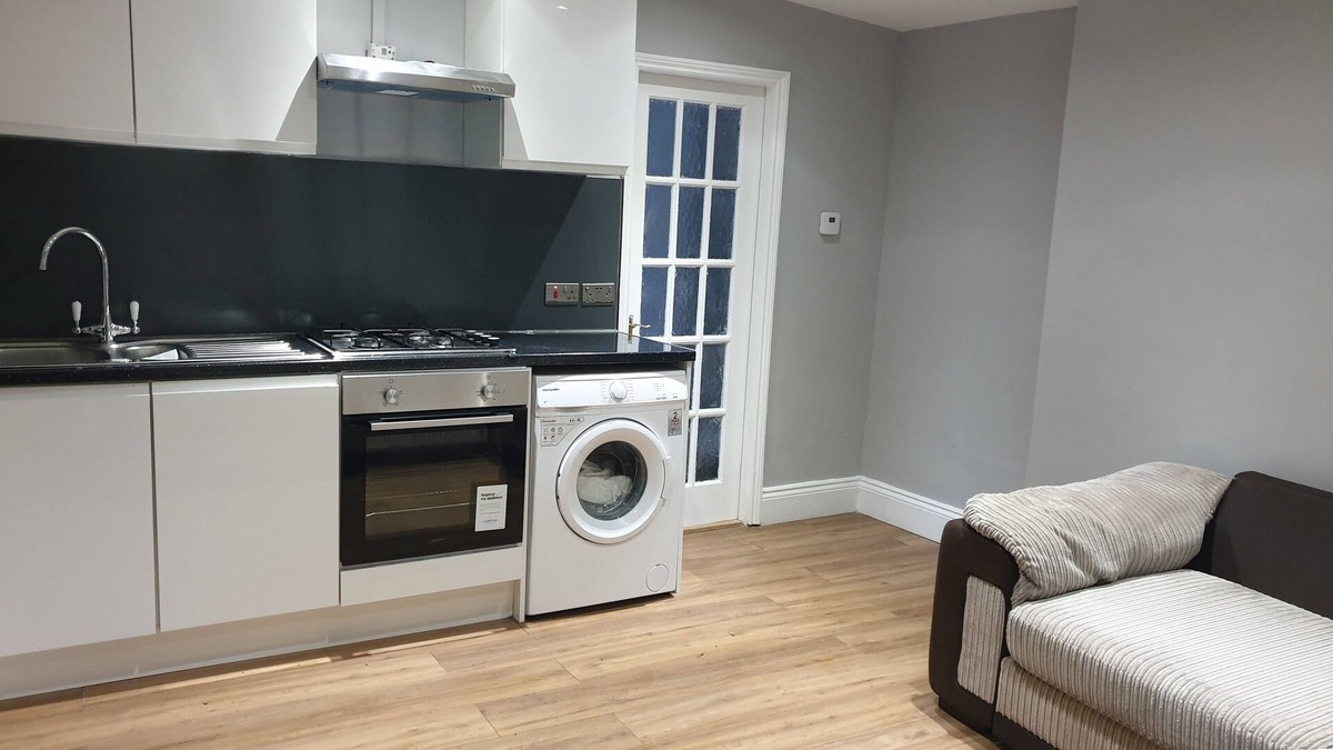 High Barnet Apartment | Barnet Luxury Apartment can sleep 4 people just few mins away from Station