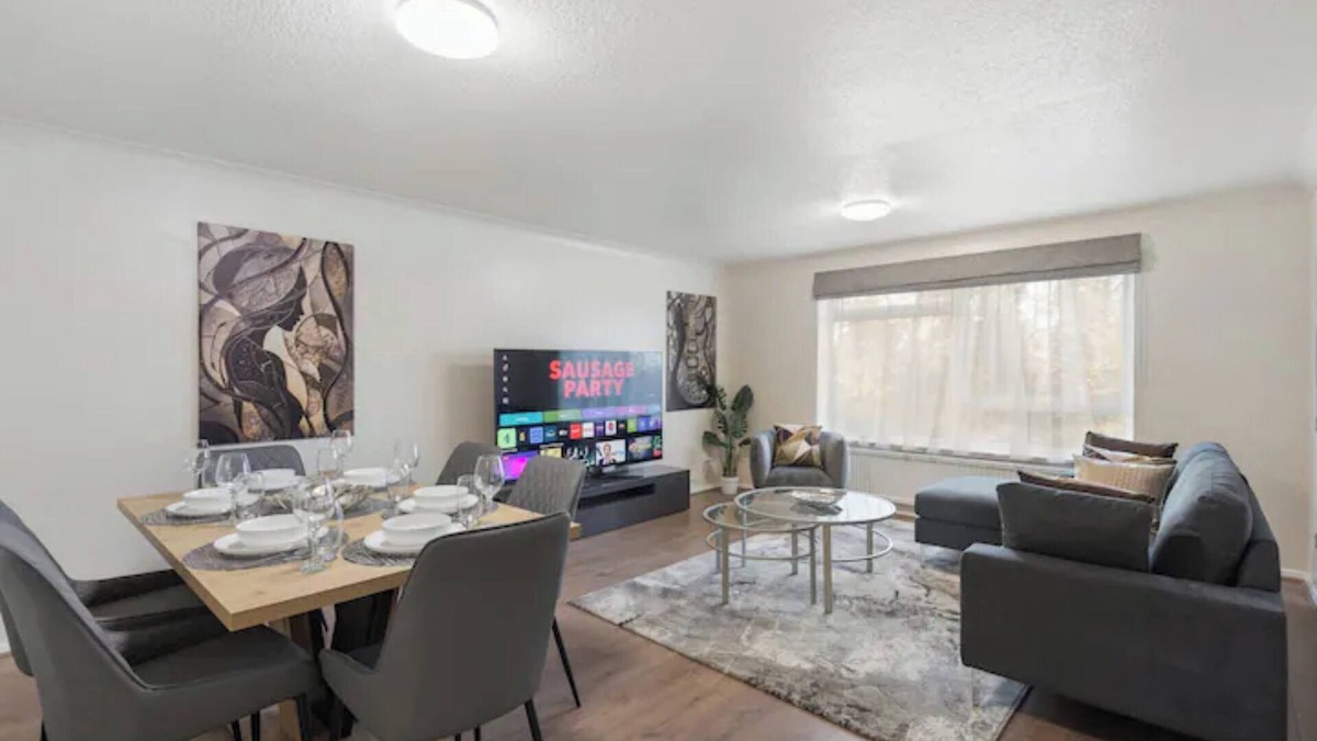 Oakleigh Apartment | Barnet Oasis near Sky Studios