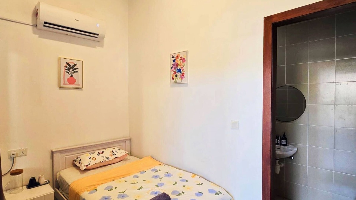 Downtown George Town House | Barnett Georgetown Near Island Hospital (Room 1)