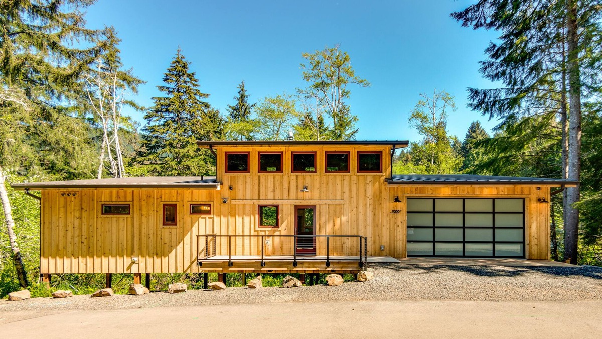Neahkahnie Beach House | Barnhaus - Beautiful home on quiet cul-du-sac short distance from the beach