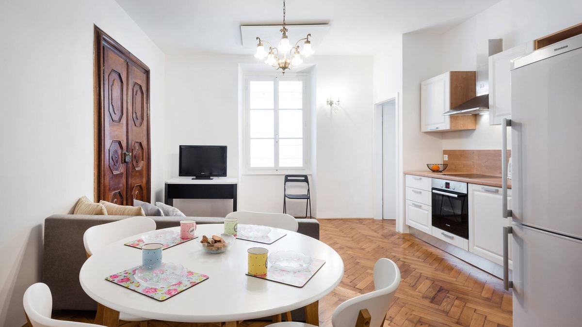 Ljubljana City Centre Apartment | Baroque flat with the restaurant in the city centre